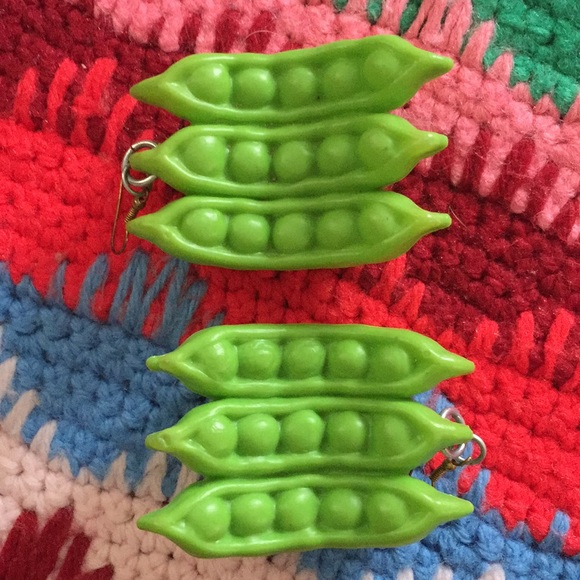 Give Peas a Chance Veggie Kitsch Earrings - Picture 2 of 2